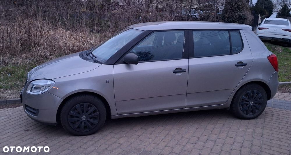 Skoda Fabia 2008 photo 2