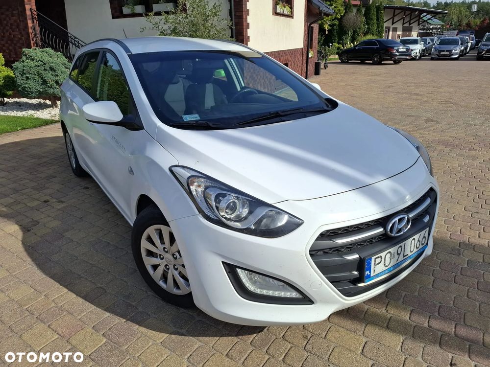 Hyundai i30 blue Kombi 1.6 CRDi Classic - 1