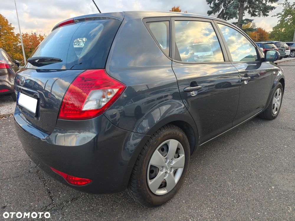 Kia Ceed - 22