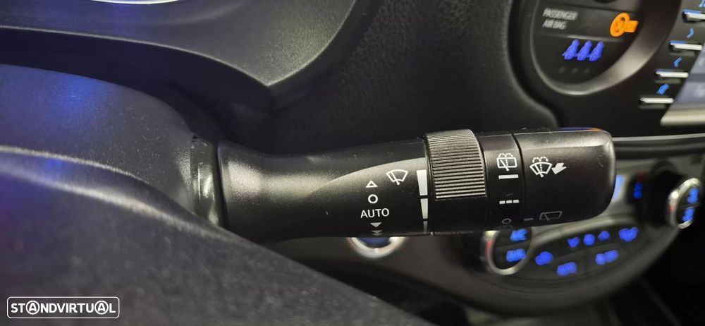 Toyota Yaris 1.5 HSD Comfort+P.Style - 24