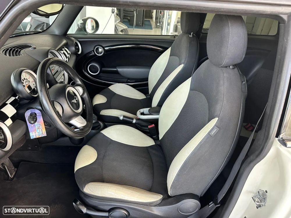 MINI 3 Portas Cooper D - 11