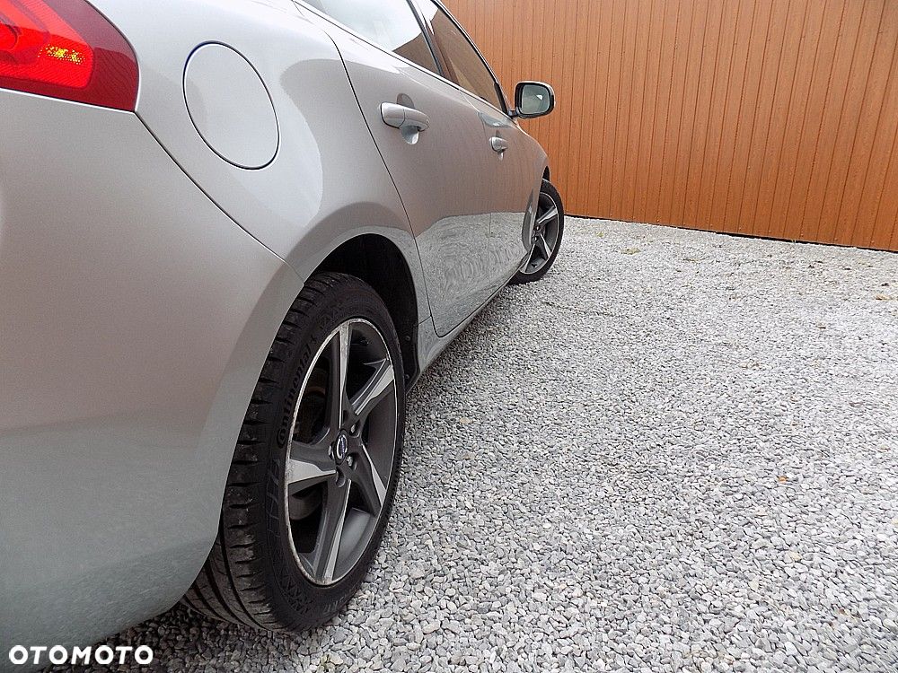 Volvo V40 D3 Drive-E R-Design Momentum - 32