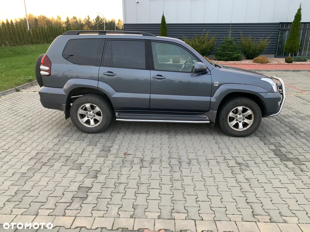 Toyota Land Cruiser - 2
