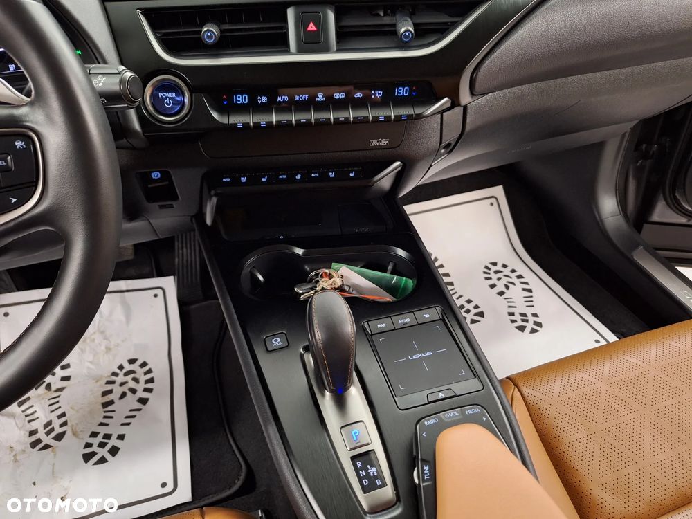 Lexus UX 300e Executive Line - 32