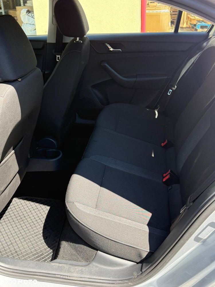 Skoda RAPID 1.2 TSI Ambition - 11