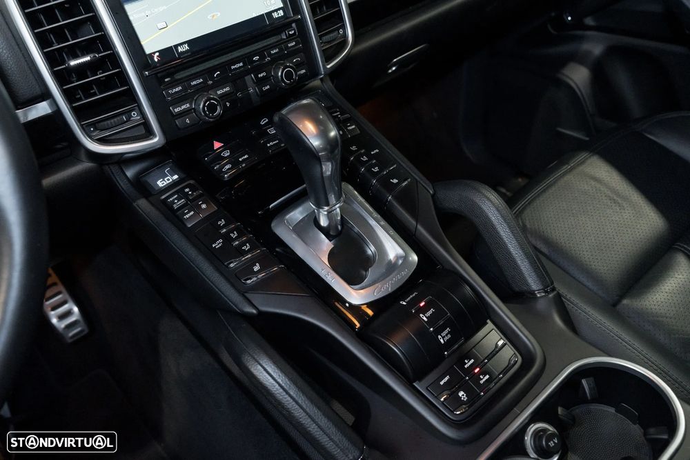 Porsche Cayenne S E-Hybrid - 18