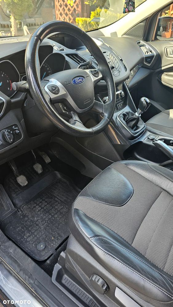 Ford Kuga 2.0 TDCi 2x4 Titanium - 10