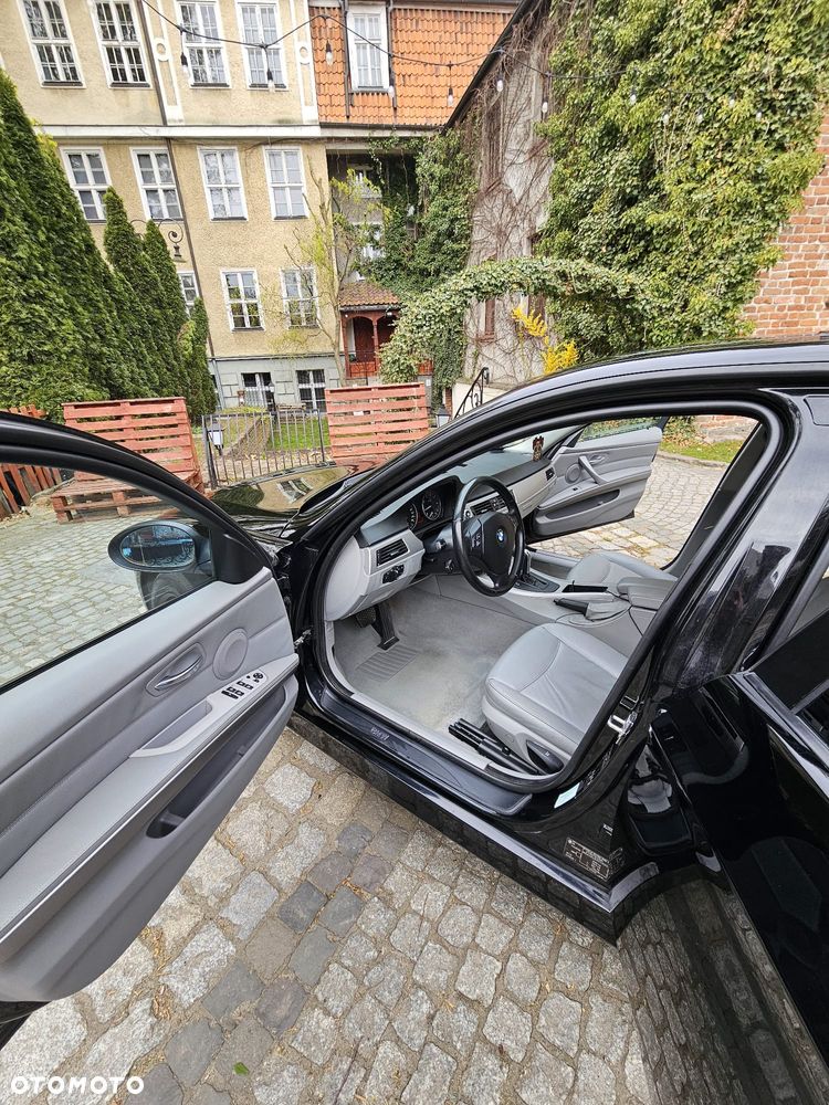 BMW Seria 3 318i - 9