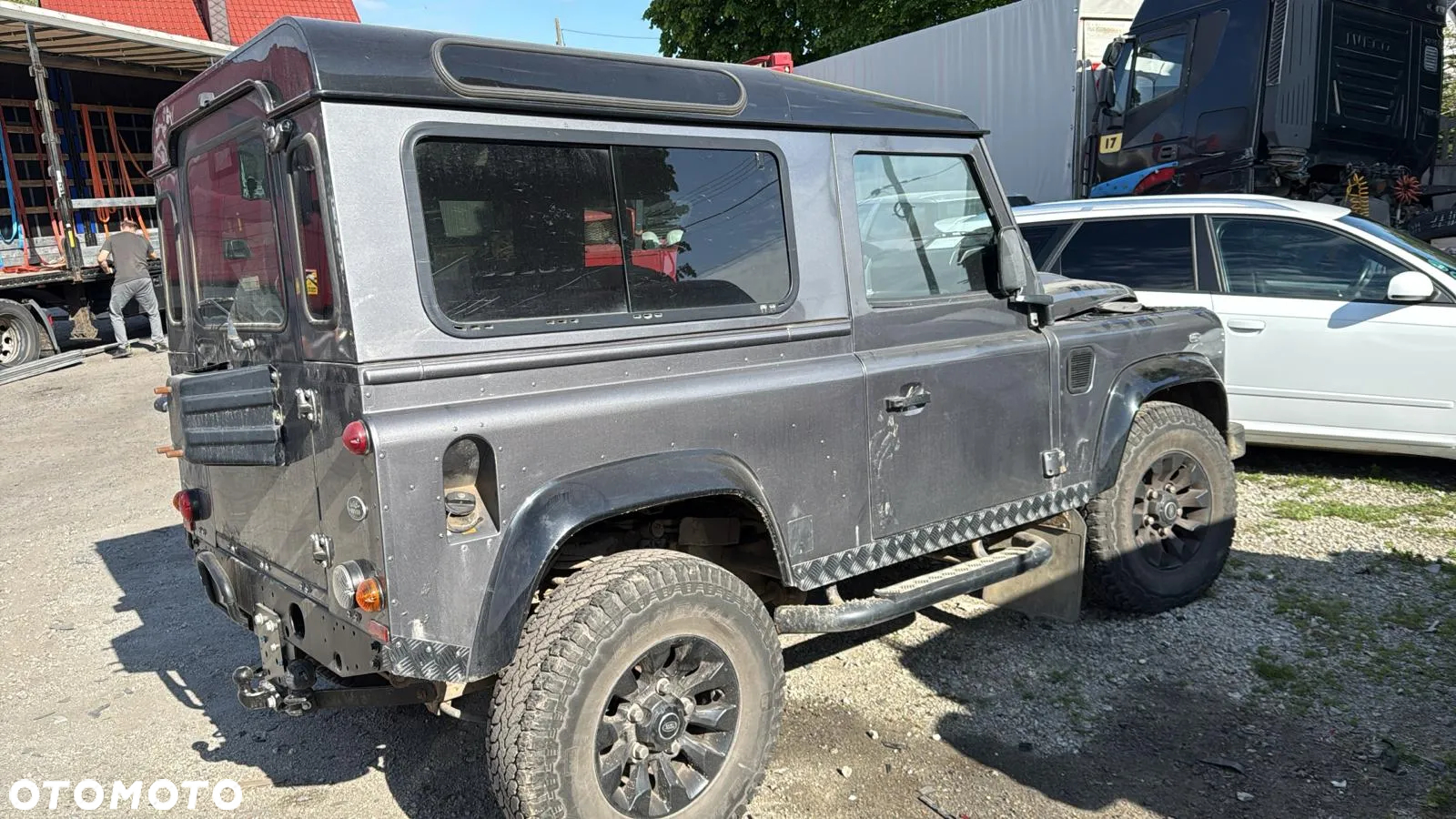 Land Rover Defender - 10