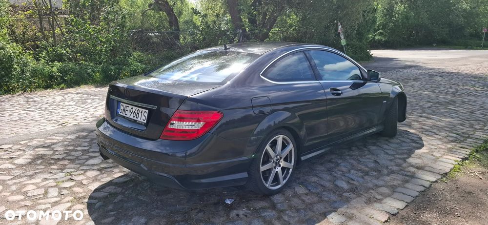 Mercedes-Benz Klasa C 180 Coupe BlueEFFICIENCY 7G-TRONIC - 13