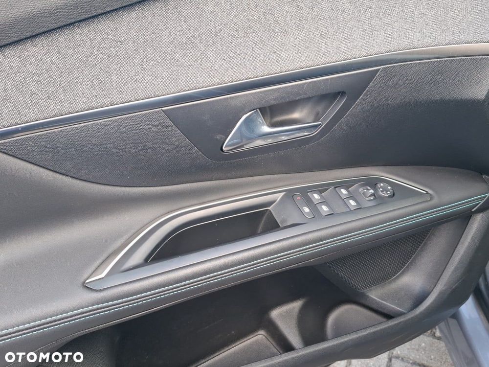 Peugeot 5008 1.2 PureTech mHEV Allure Pack S&S e-DCS6 - 18