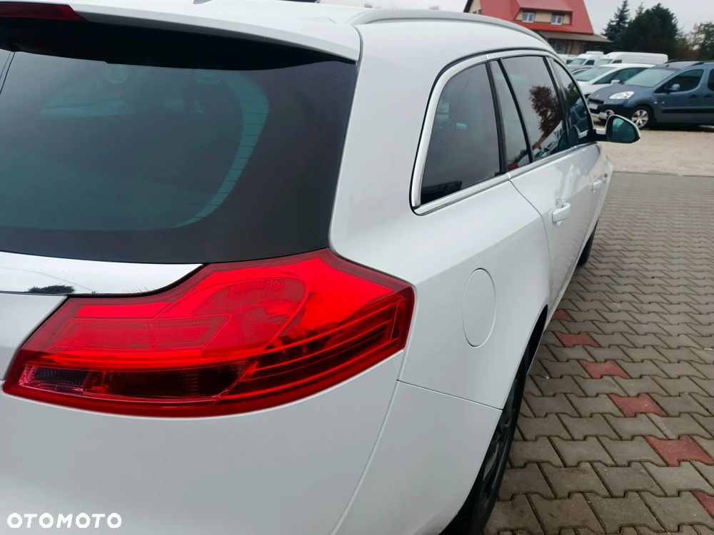 Opel Insignia 2.0 T SportsTourer 4x4 ecoFLEX Start/Stop Design Edition - 12