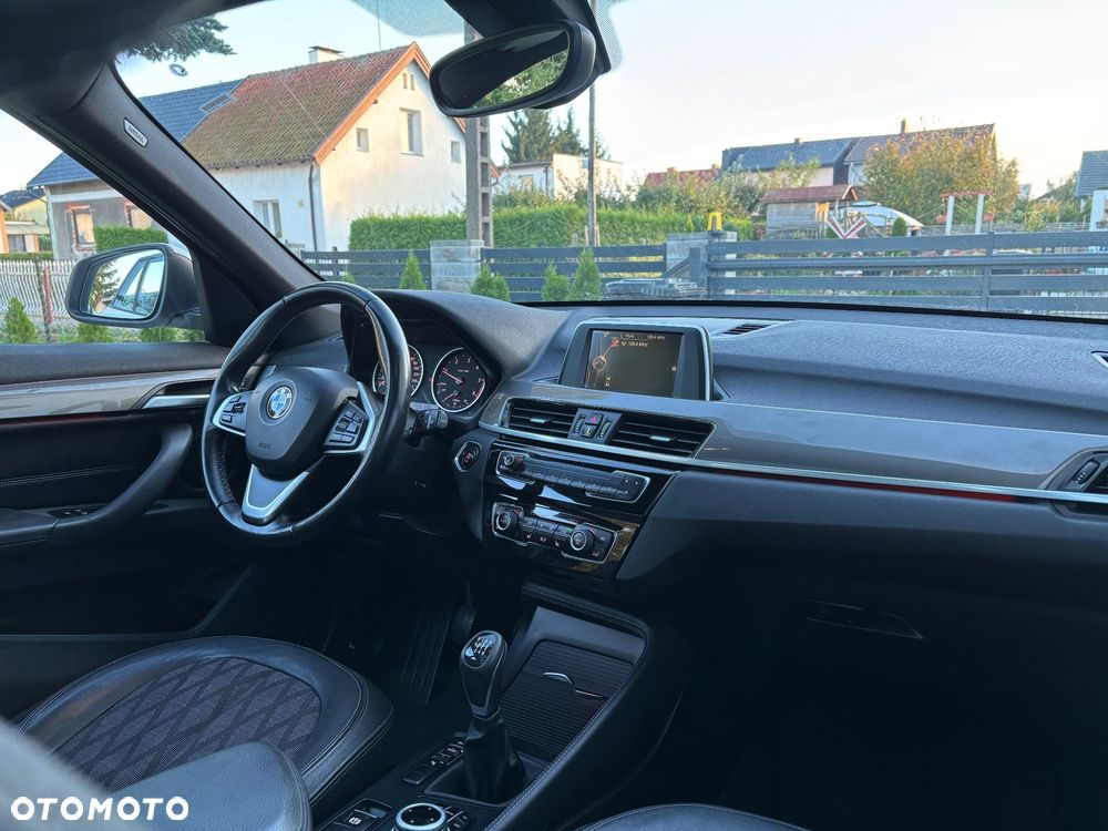 BMW X1 sDrive18d xLine - 32