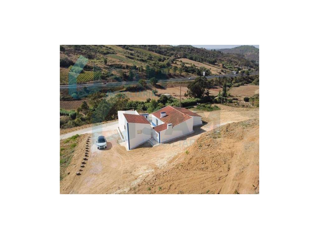 Propriedade ampla com casa para renovar 44.000 m2 Torres Vedras - Grande imagem: 3/27