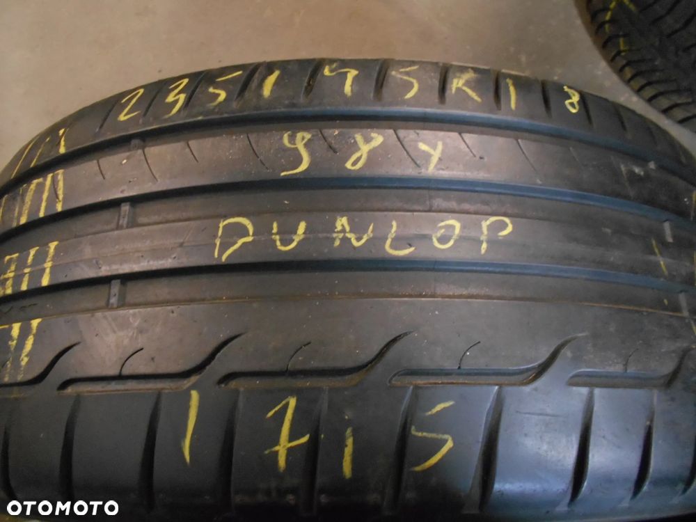 OPONA POJEDYNKA 235/45R17 DUNLOP SPORT MAXX RT DOT 1715 7.6MM - 1