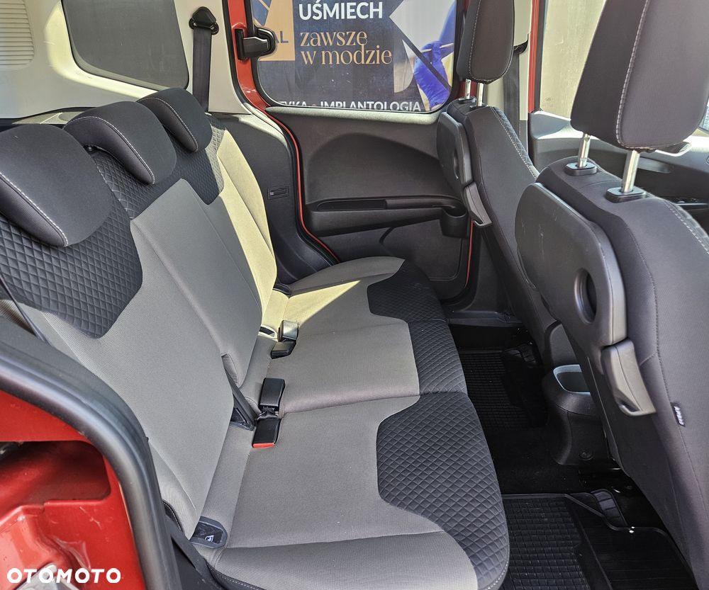 Ford Tourneo Courier 1.0 EcoBoost S&S Titanium - 26