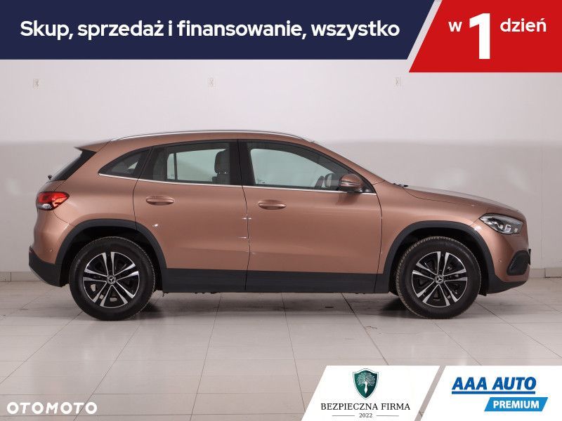 Mercedes-Benz GLA - 8