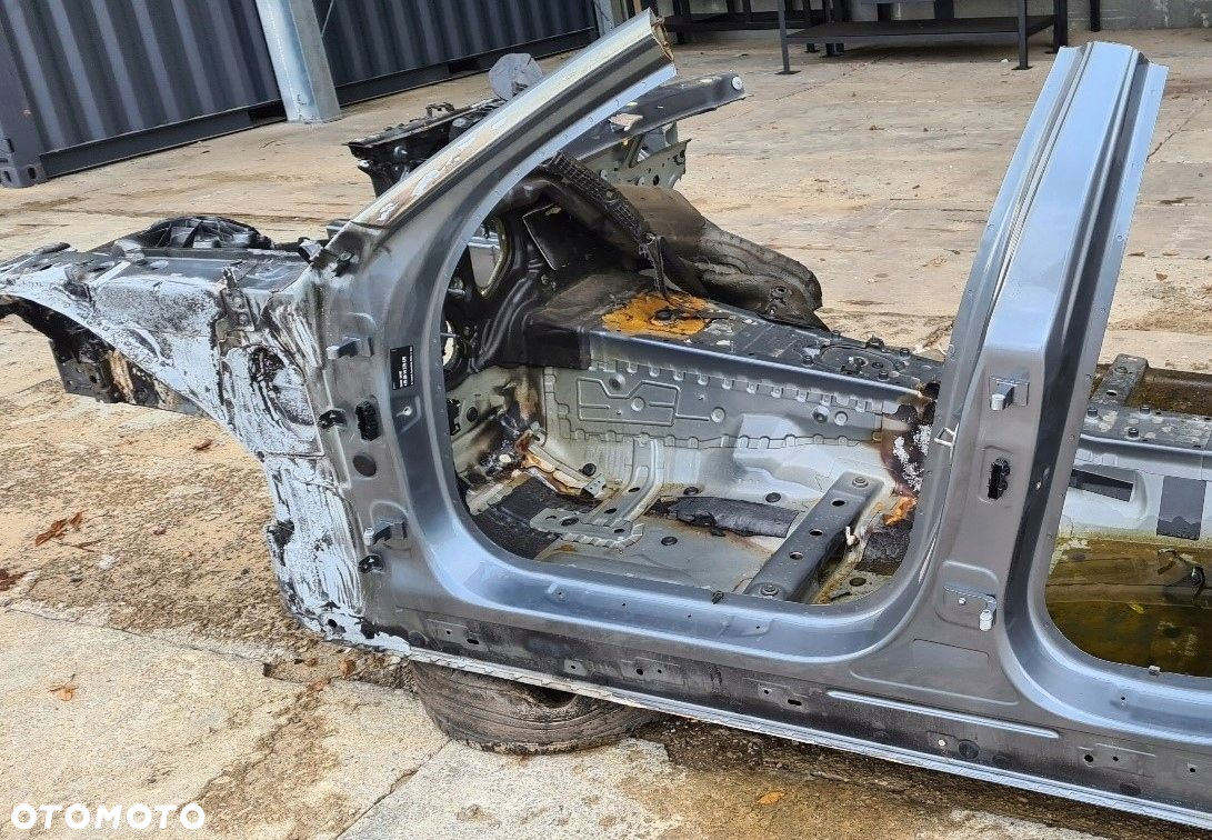 BMW G30 G31 ĆWIARTKA PODŁUŻNICA KIELICH PRAWA LEWA C2Y - 2