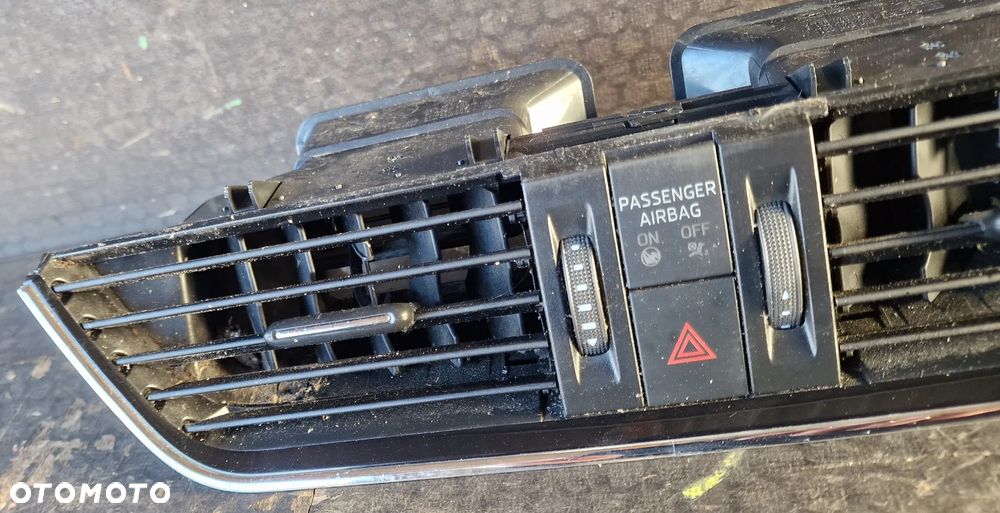 KRATKA NAWIEWU ŚRODKOWA  5E0820951A SKODA OCTAVIA III - 3