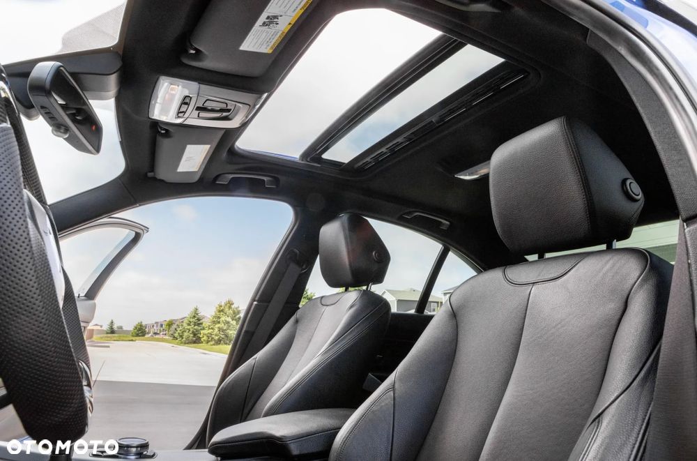 BMW Seria 3 335i - 22