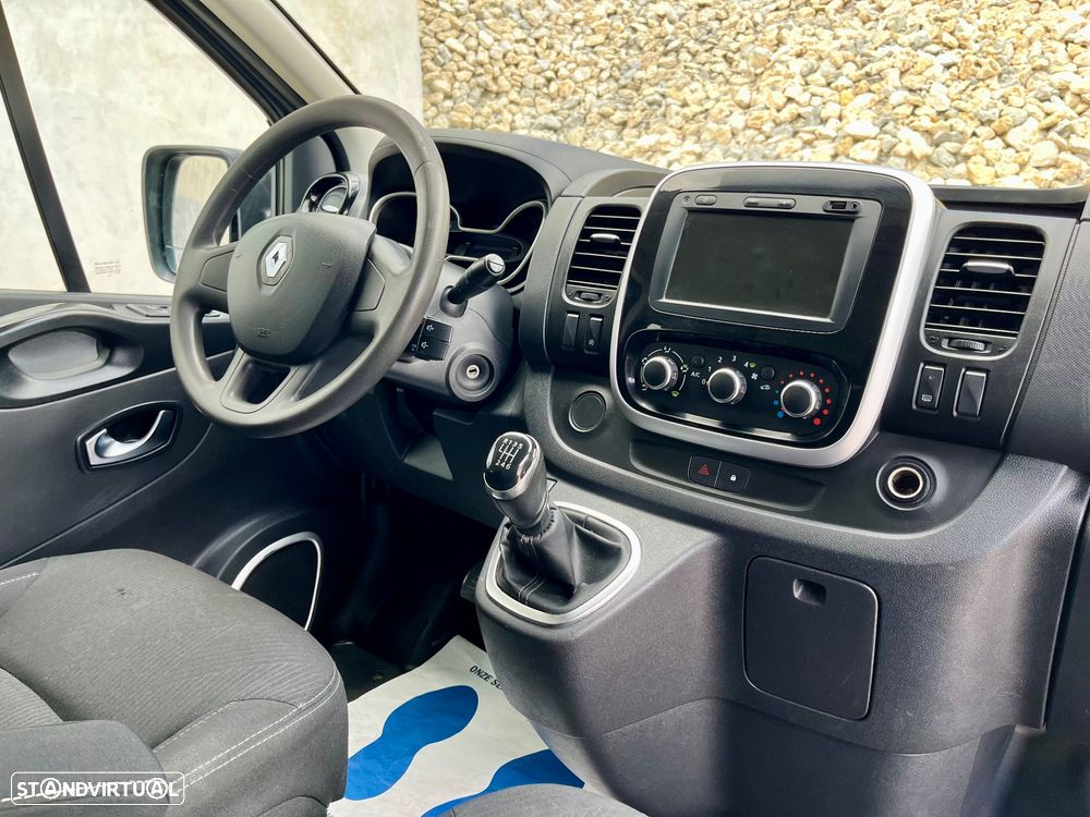 Renault Trafic 1.6 DCI Cabine dupla 6 lugares versão longa - 25