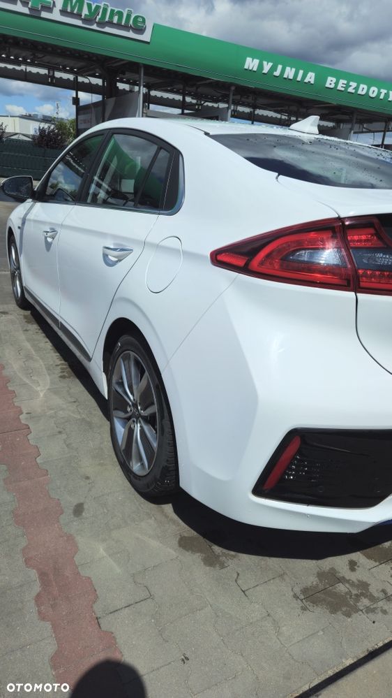Hyundai IONIQ - 7