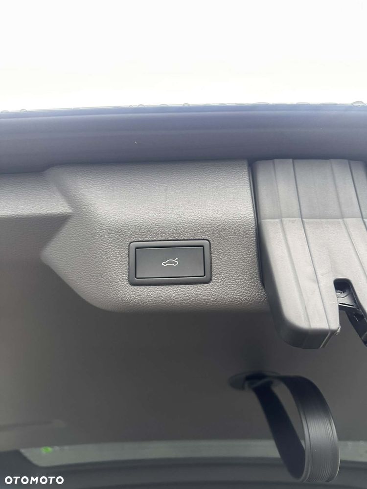 Volkswagen Multivan - 11