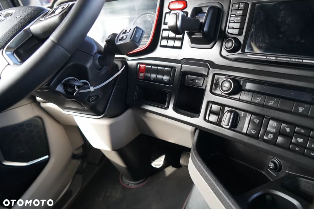 Scania S 580 / V8 / RETARDER / KLIMA POSTOJOWA / CAŁA NA PODUSZKACH / ALUFELGI  /  SKÓRY / OPONY 100% / - 28