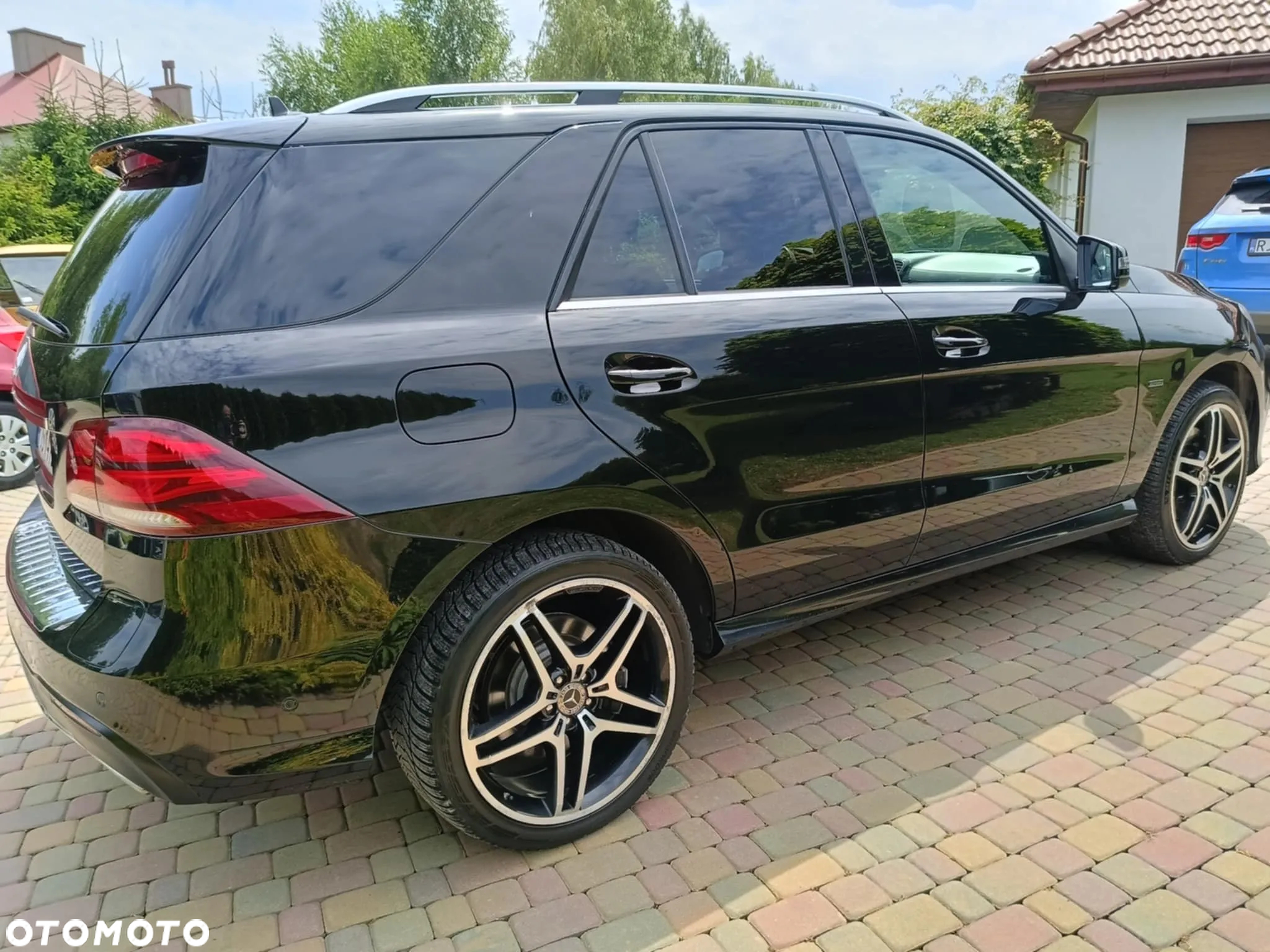 Mercedes-Benz GLE 500 e 4Matic 7G-TRONIC AMG Line - 12