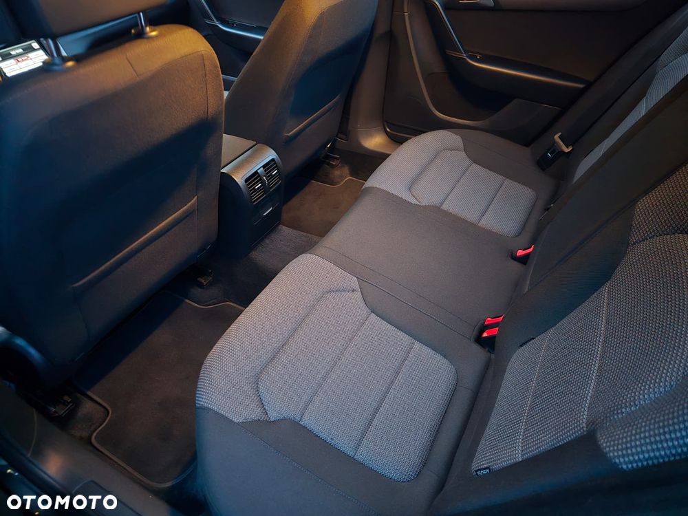 Volkswagen Passat 2.0 TDI Comfortline - 7