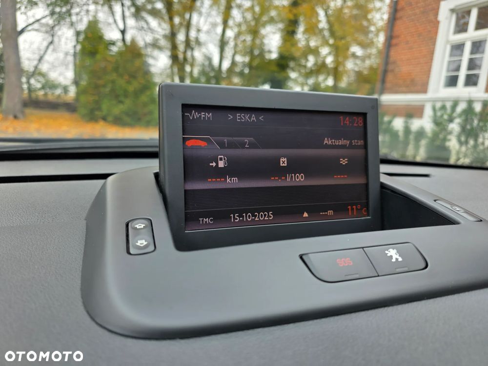 Peugeot 5008 1.6 THP Family - 22