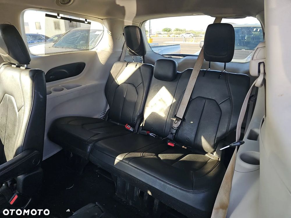 Chrysler Pacifica - 14