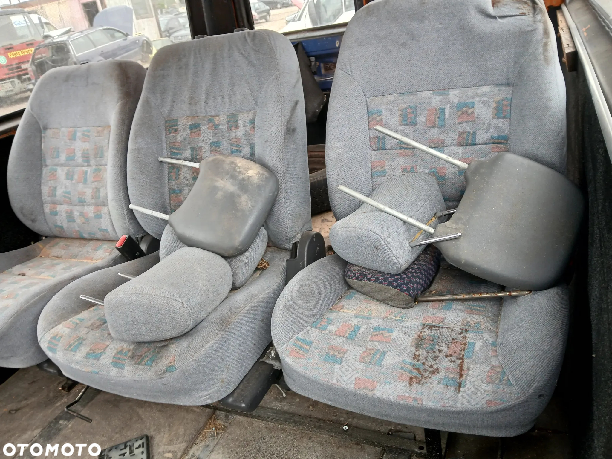 mercedes sprinter 214 D fotel fotele kanapa deska kokpit podsufitka boczek boczki klamka podłokietnik - 7
