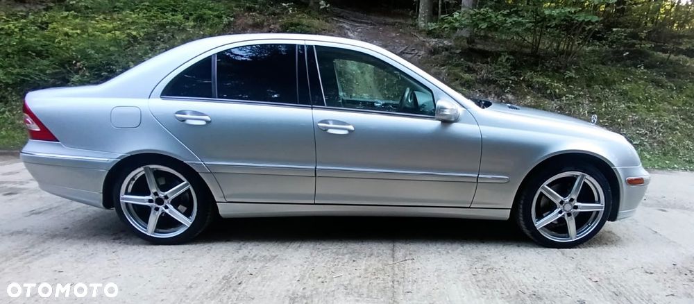 Mercedes-Benz Klasa C 240 Avantgarde 4-Matic - 5