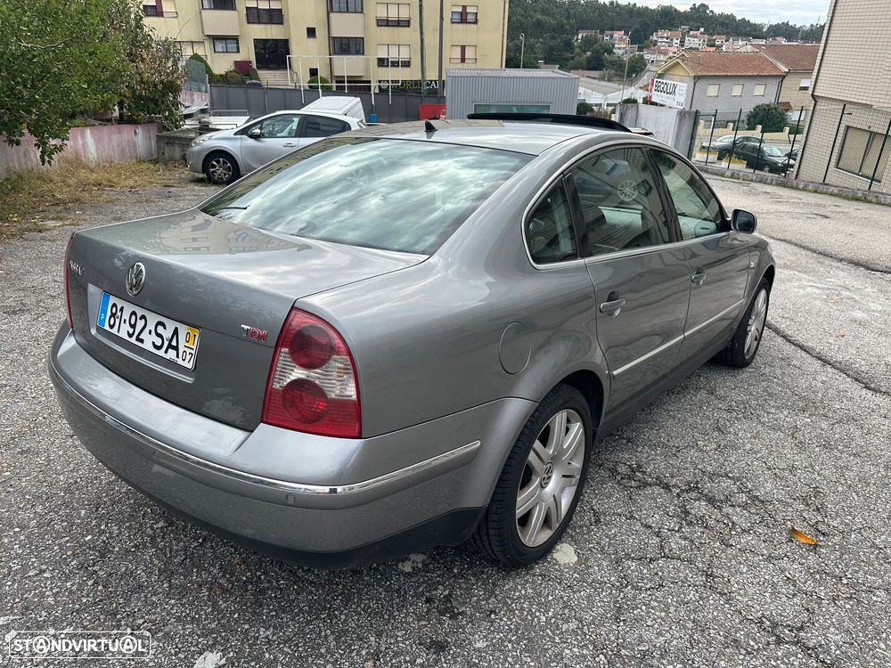 VW Passat 1.9 TDi Highline - 9