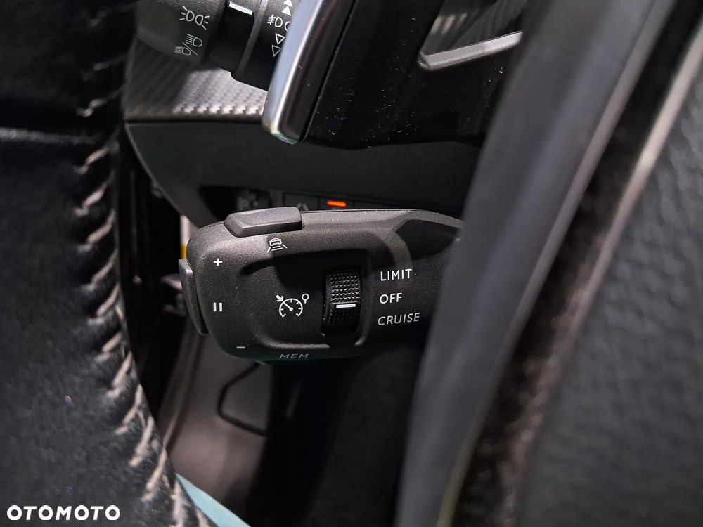 Peugeot 2008 1.2 PureTech Allure S&S EAT8 - 17