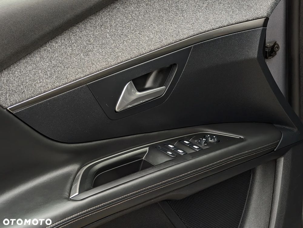 Peugeot 3008 PureTech 130 Stop & Start GPF Allure - 19