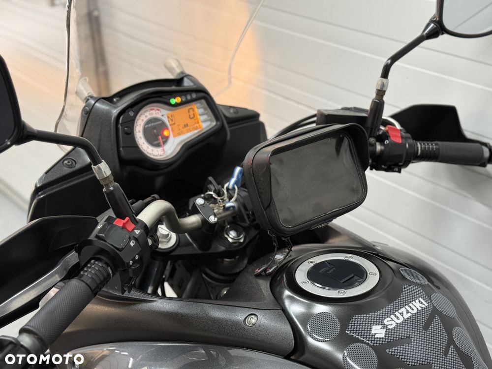 Suzuki V-STROM - 16