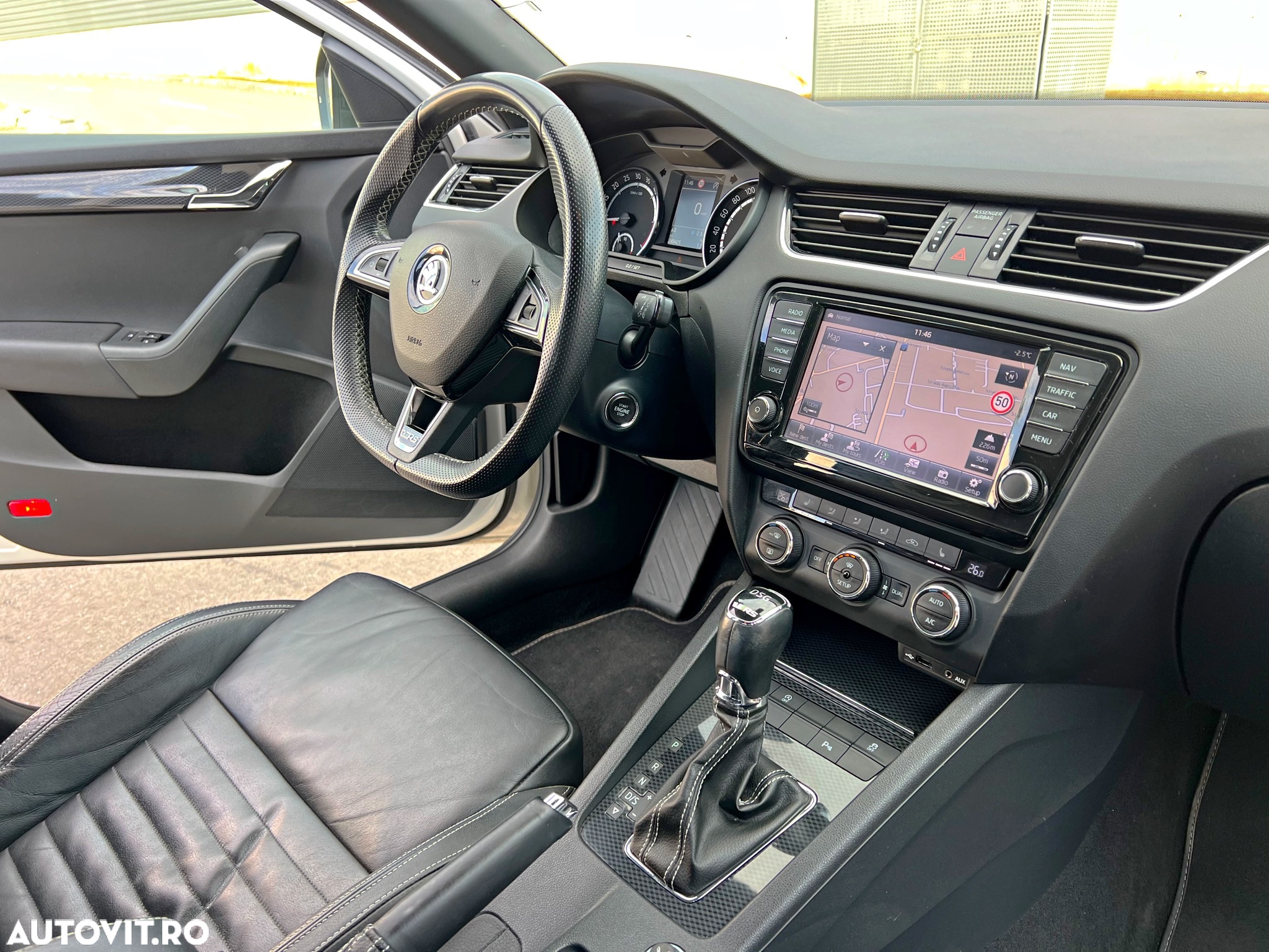 Skoda Octavia Combi Diesel 2.0 TDI DSG RS - 10