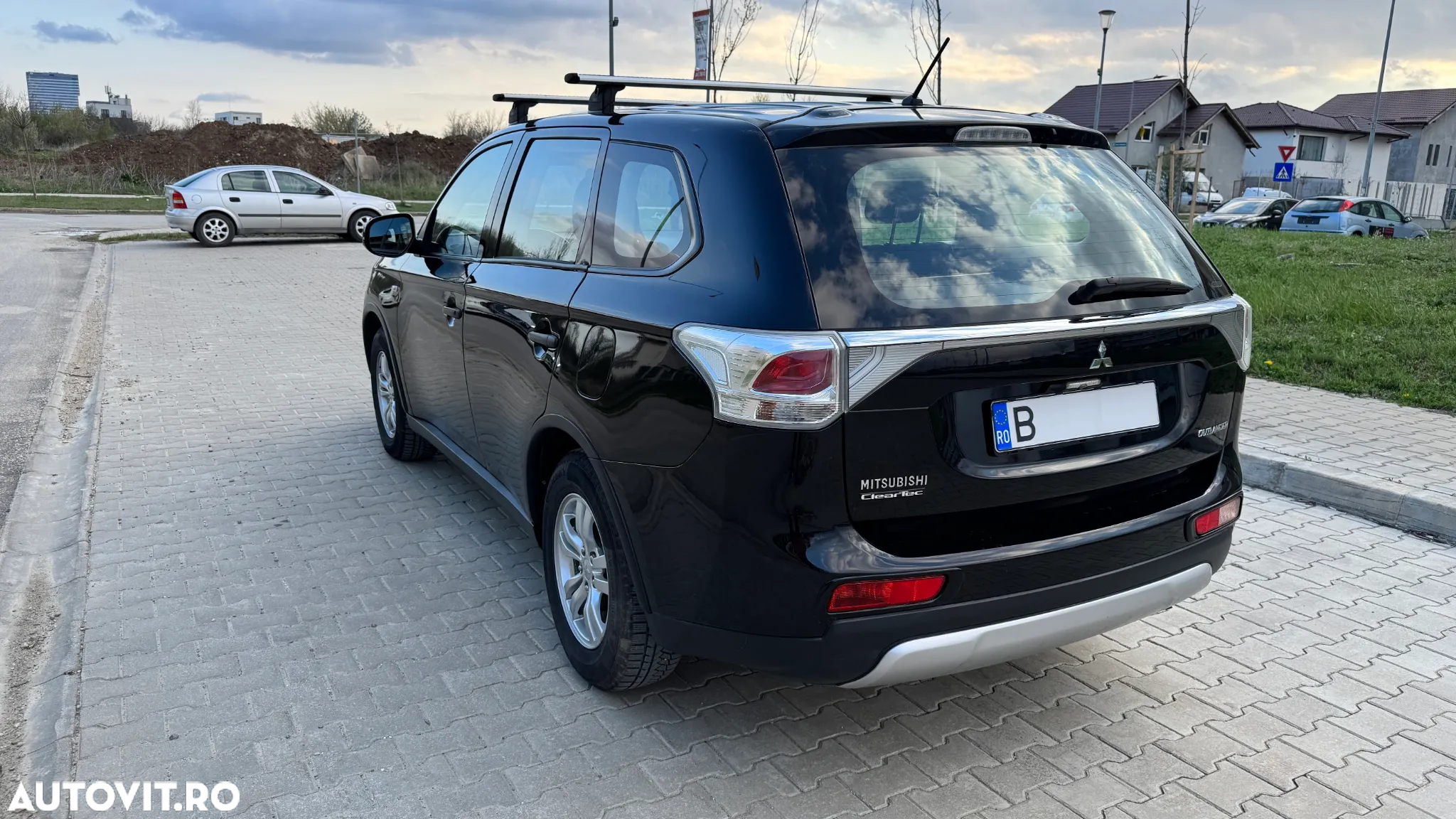 Mitsubishi Outlander - 6