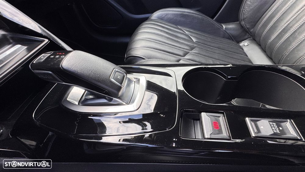 Peugeot 208 1.2 PureTech GT EAT8 - 8