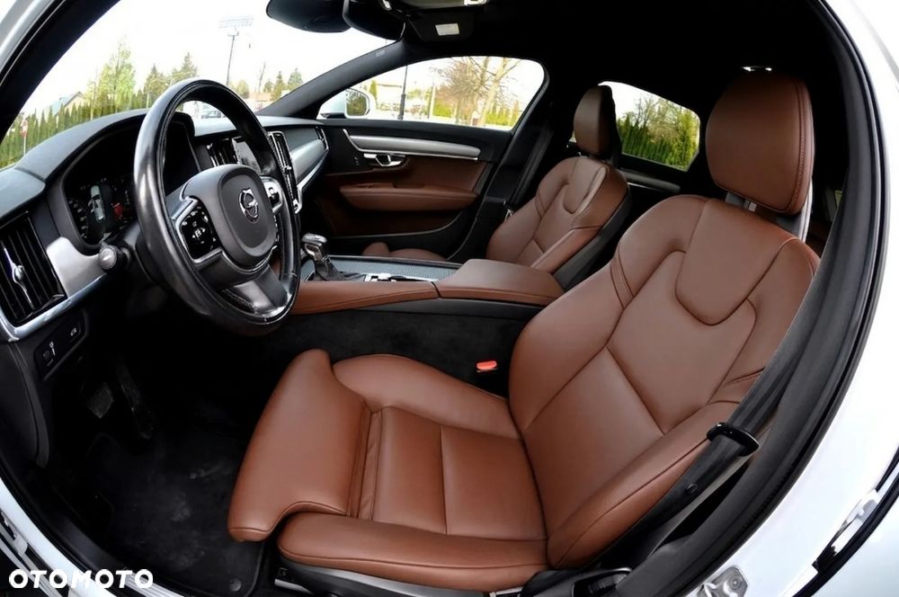 Volvo V90 D4 SCR Momentum Pro - 22