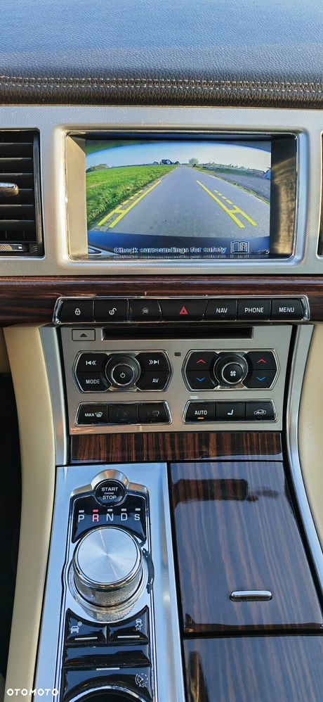 Jaguar XF 2.2 D Premium Luxury - 18