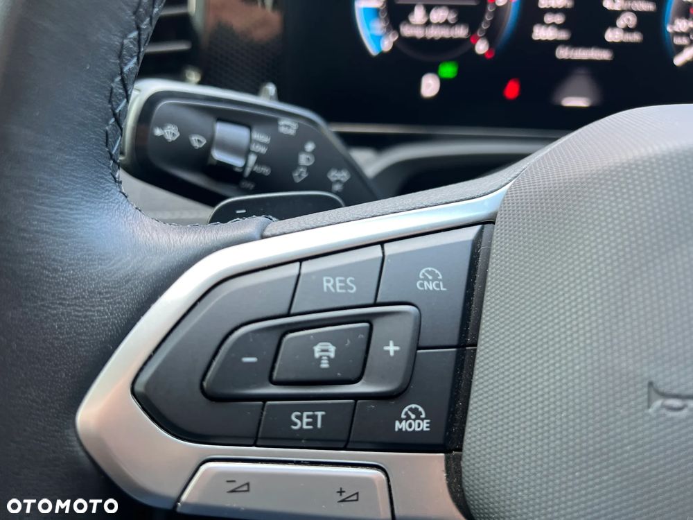 Volkswagen Passat - 21
