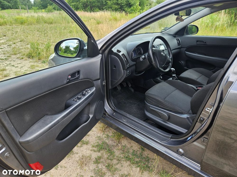 Hyundai i30 1.4 Base + World Cup - 4