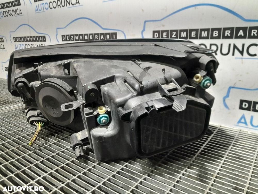 Far Dreapta Volkswagen Touareg 7P 2010 - 2014 SUV 4 Usi (1109) Fara xenon 7P2941006 - 4