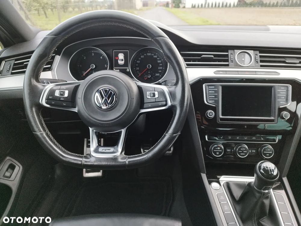Volkswagen Passat 2.0 TDI SCR Highline - 13