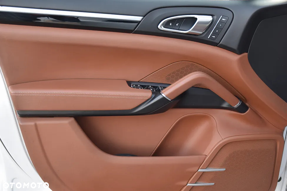 Porsche Cayenne Diesel Platinum Edition - 18