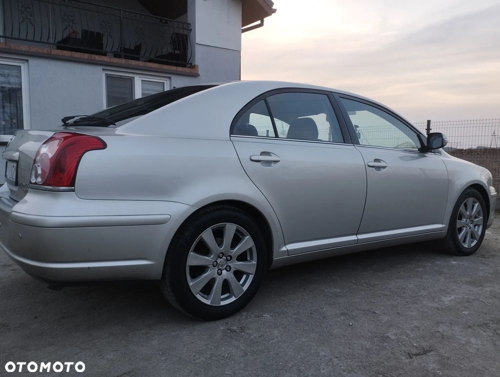 Toyota Avensis 2.0 D-4D Sol - 25
