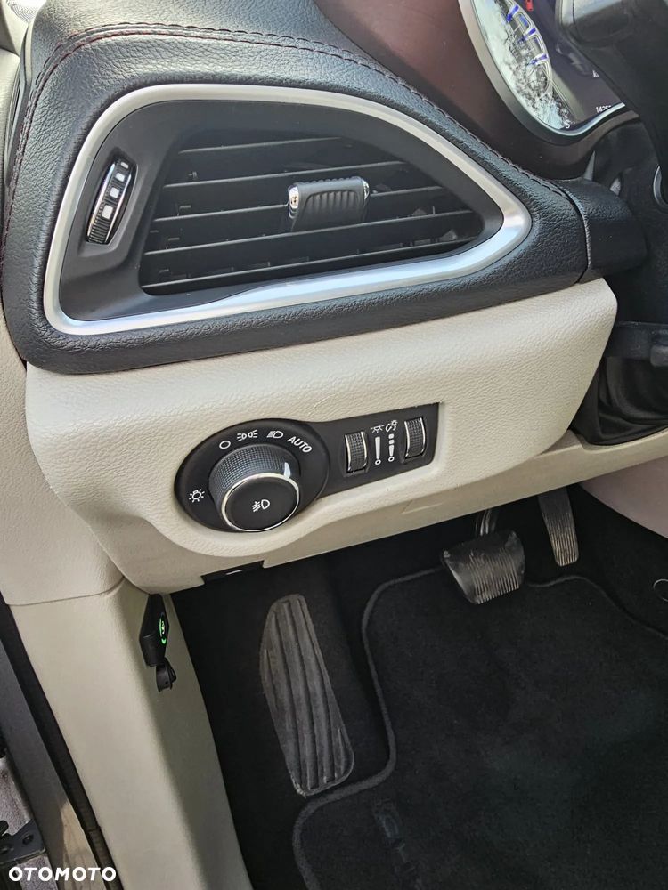 Chrysler Pacifica - 13